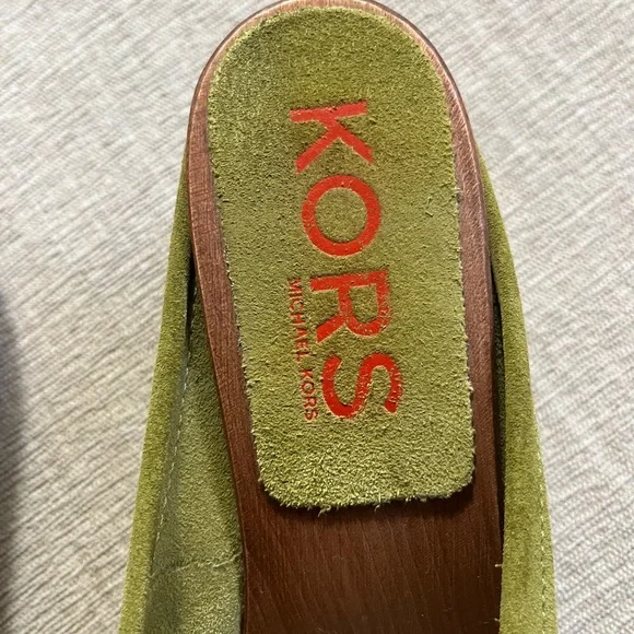 EUC Michael Kors Green Suede Clogs. Women's Size: 9. - Picture 11 of 12